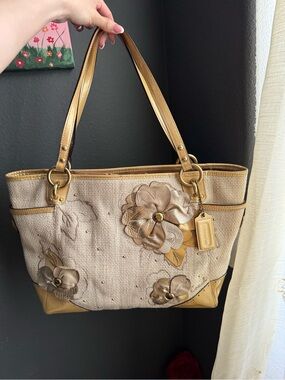 Vintage Coach Applique Flower Cream Beige Tote Bag